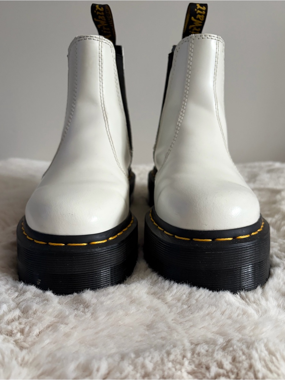 Like New! Dr. Martens White Leather 2976 Quad Platform Chelsea Boots - Women’s 5